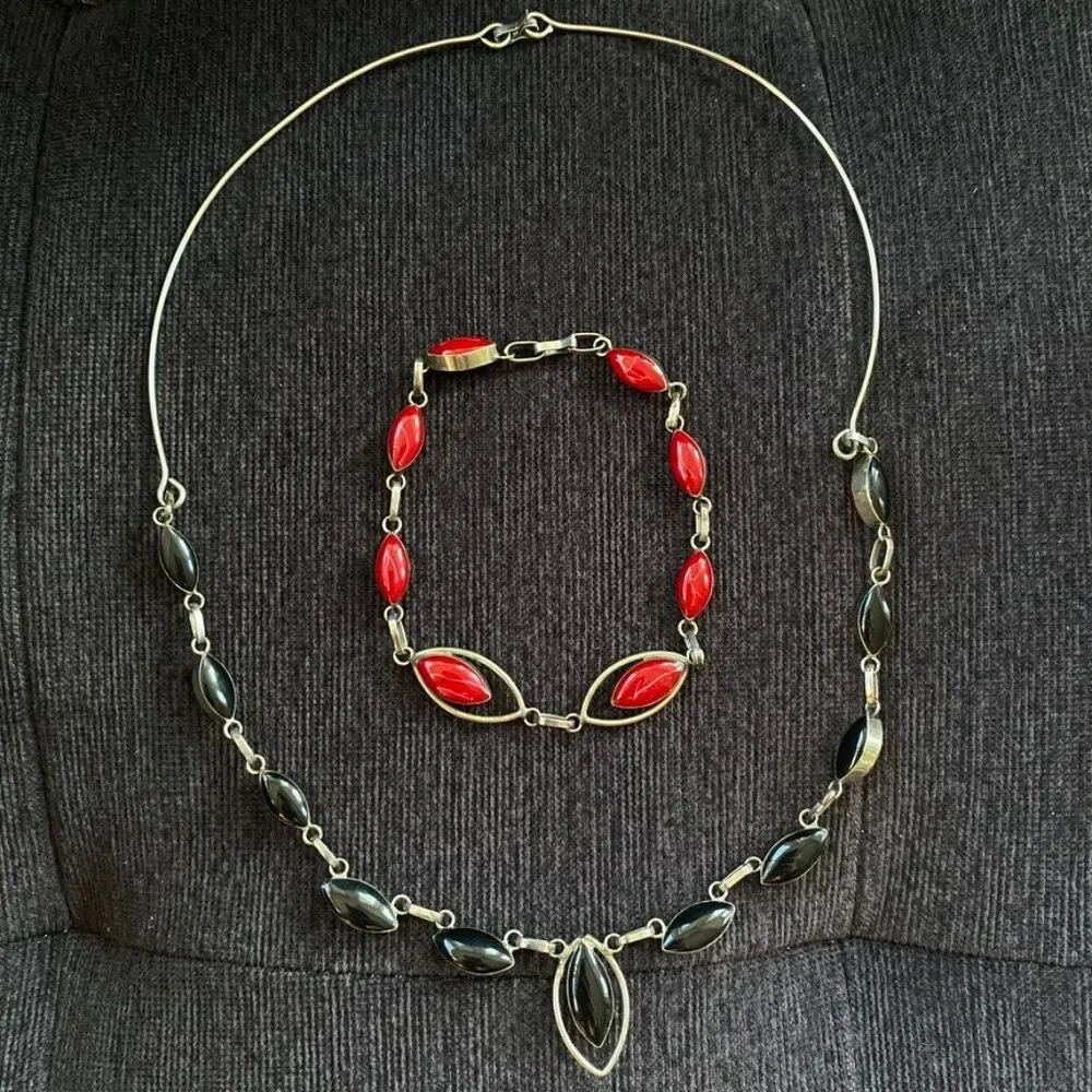 Vintage Art Deco Reversible Red and Black Teardrop Necklace and Bracelet Set - Picture 12 of 16